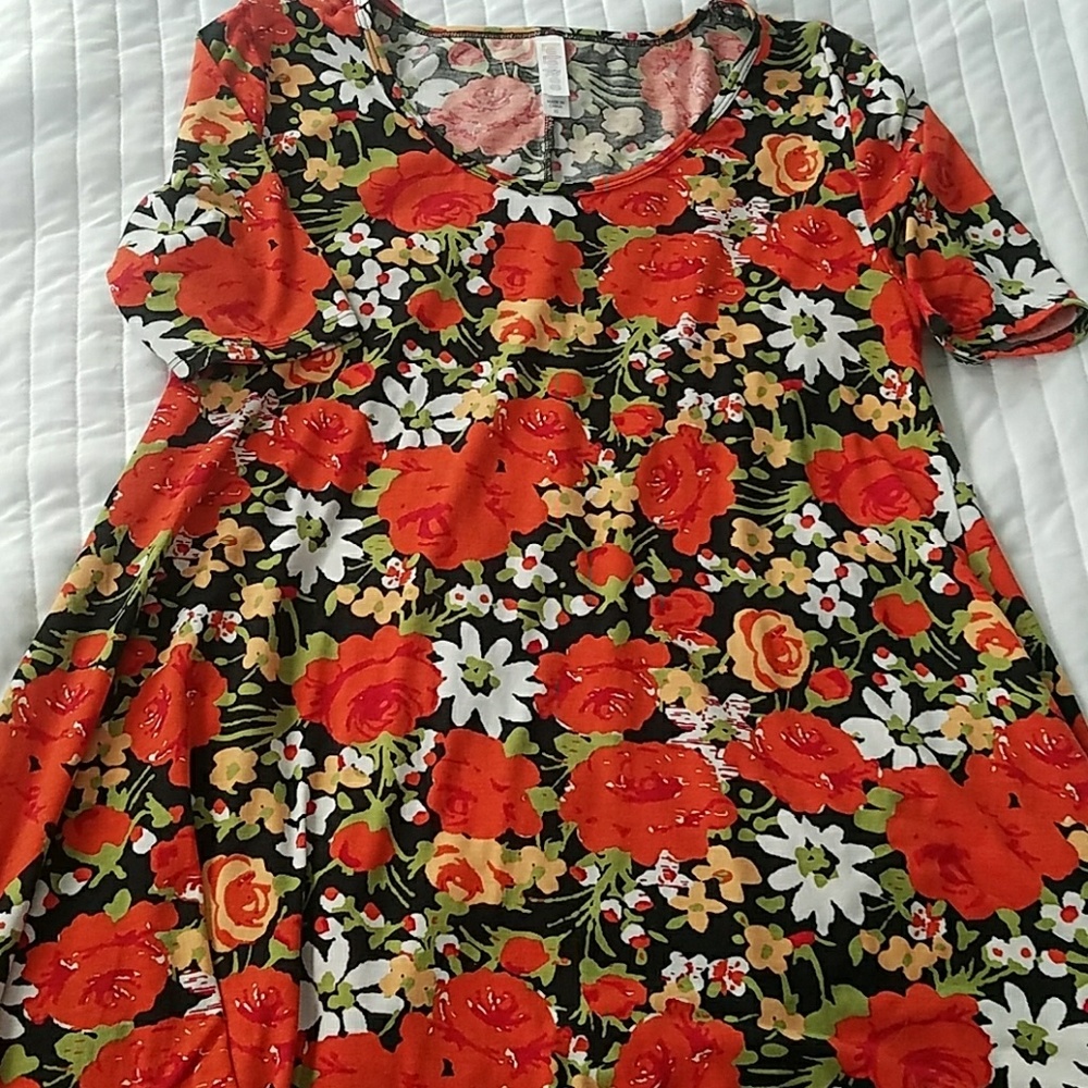 Lularoe Perfect T XS beautifully floral